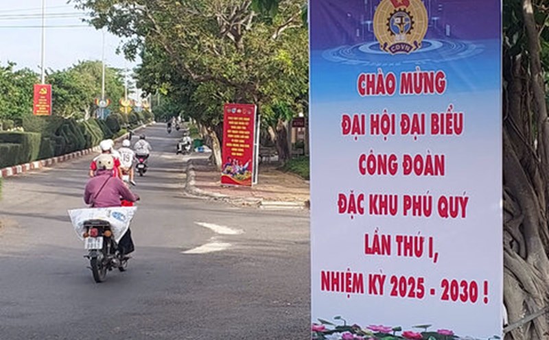 The Phu Quy Special Zone Trade Union (Lam Dong province) has stepped up propaganda work, creating a vibrant atmosphere towards the 2025 - 2030 term congress. Photo: Thien Tam