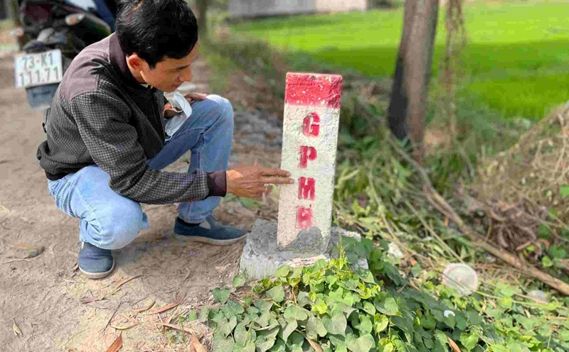 Compensation markers for site clearance for the Ho Chi Minh City - Thu Dau Mot - Chon Thanh expressway. Photo: Dinh Trong