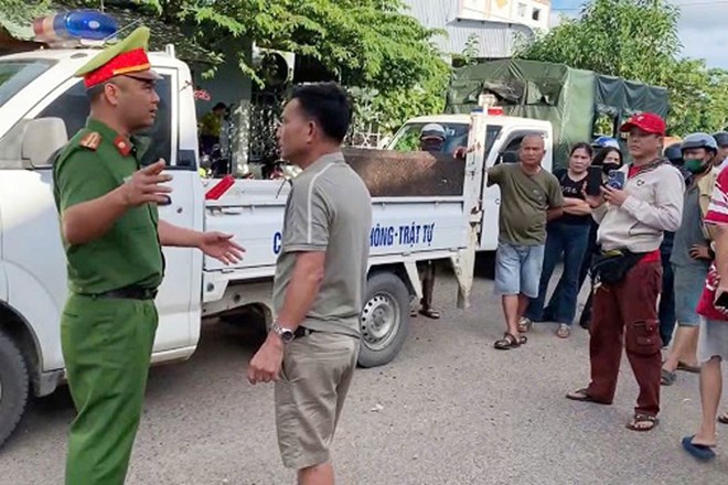 Bắt tạm giam 2 kẻ lái xe bán tải truy đuổi, chặn xe CSGT ở Gia Lai