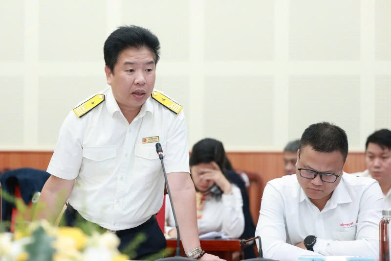 Ong Vu Hong Long - Pho truong Thue Thanh pho Ha Noi. Anh: Hai Nguyen