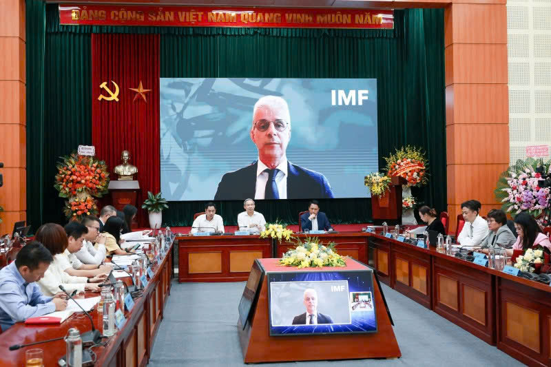 Ong Frank Van Brunschot - Chuyen gia kinh te cao cap, Vu cac van de tai khoa, Quy Tien te Quoc te (IMF). Anh: Hai Nguyen