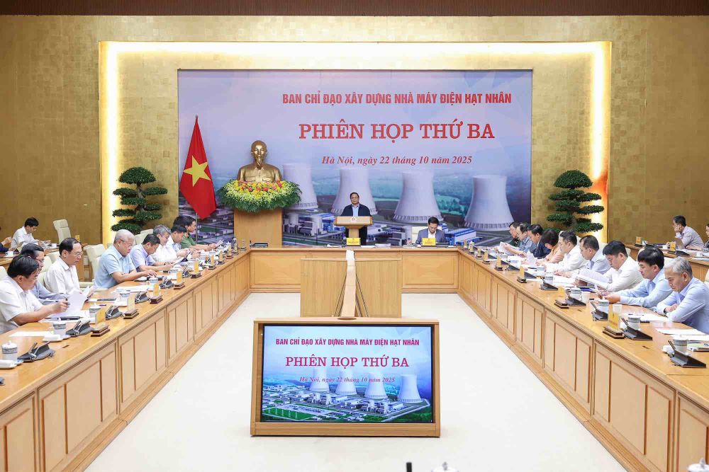 The Prime Minister directed to promote negotiations to build nuclear power plants according to the principle of harmonious benefits and shared risks. Photo: VGP