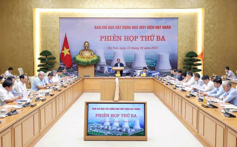 The Prime Minister directed to promote negotiations to build nuclear power plants according to the principle of harmonious benefits and shared risks. Photo: VGP