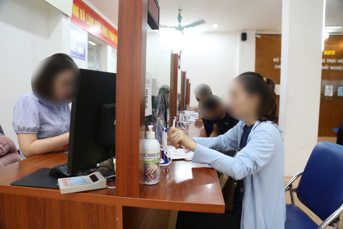 사회 및 구 합병 후 간부 수당 제도와 관련된 정보는 독자들의 많은 관심을 받고 있습니다. 사진: Huong Nha