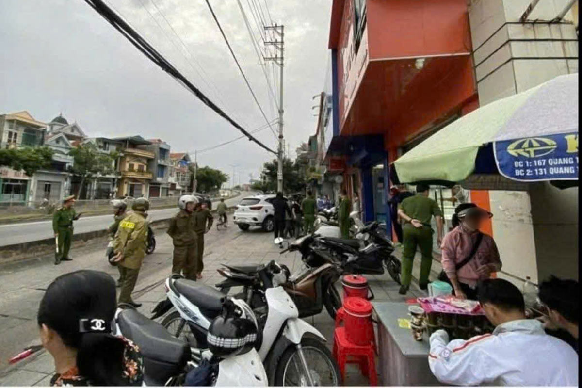 Luc luong chuc nang co mat tai hien truong dieu tra xac minh vu viec. Anh: Nguoi dan cung cap
