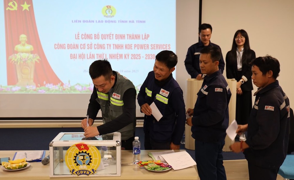 Koe Power Services 유한회사 노동조합은 기초 노동조합 설립 발표 직후 2025~2030년 임기 총회를 개최했습니다. 사진: 하띤 노동조합