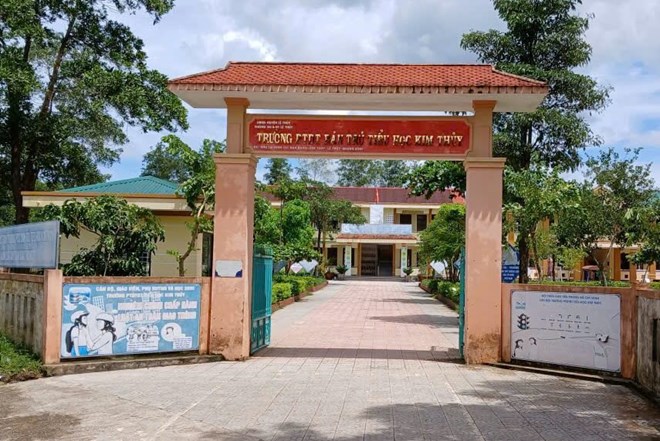 24h Education: Principal continues to be suspended; Need to control emotions after a series of cases of violence. Photo: Cong Sang