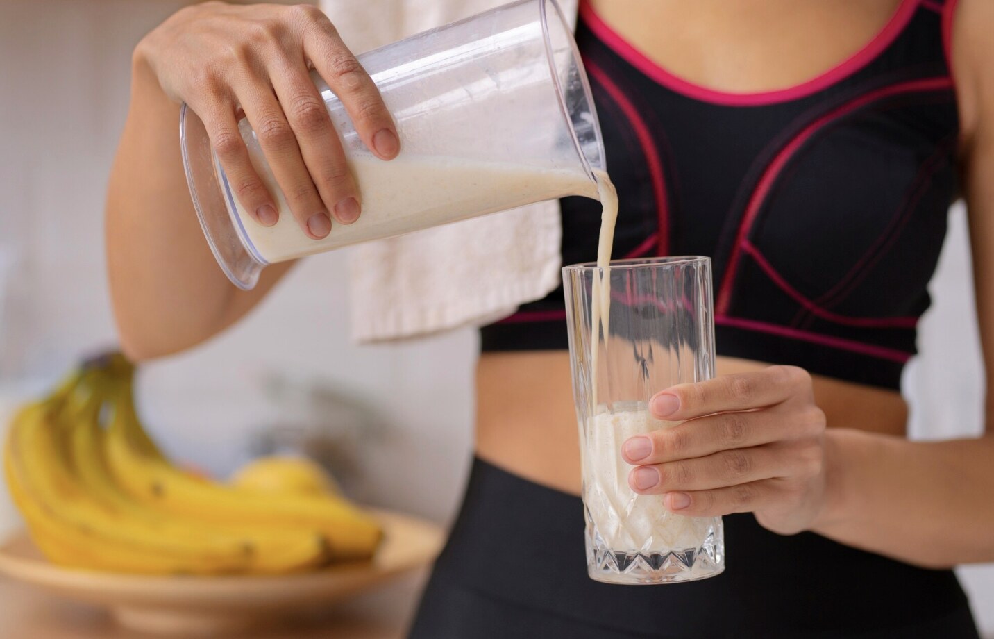 Protein and shake, convenient but cannot replace real meals. Photo: Thuy Duong