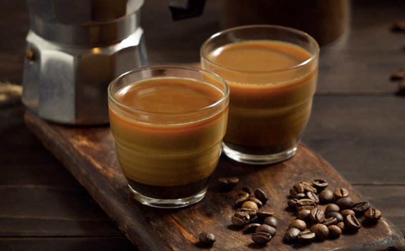 Drinking too much coffee can cause insomnia and digestive disorders. Photo: Thuy Duong