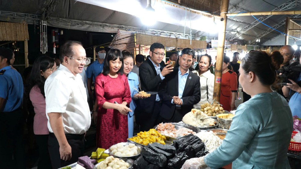 Ngay hoi duoc to chuc trong 9 ngay tu 18.10 den 26.10 tai phuong Long Xuyen. Anh: Nam Phuong