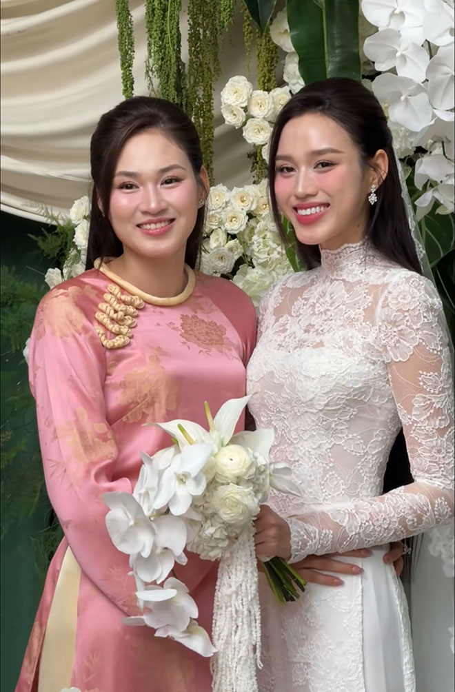 Hoa hau Do Thi Ha ben canh chi gai. Anh: MEOW Entertainment