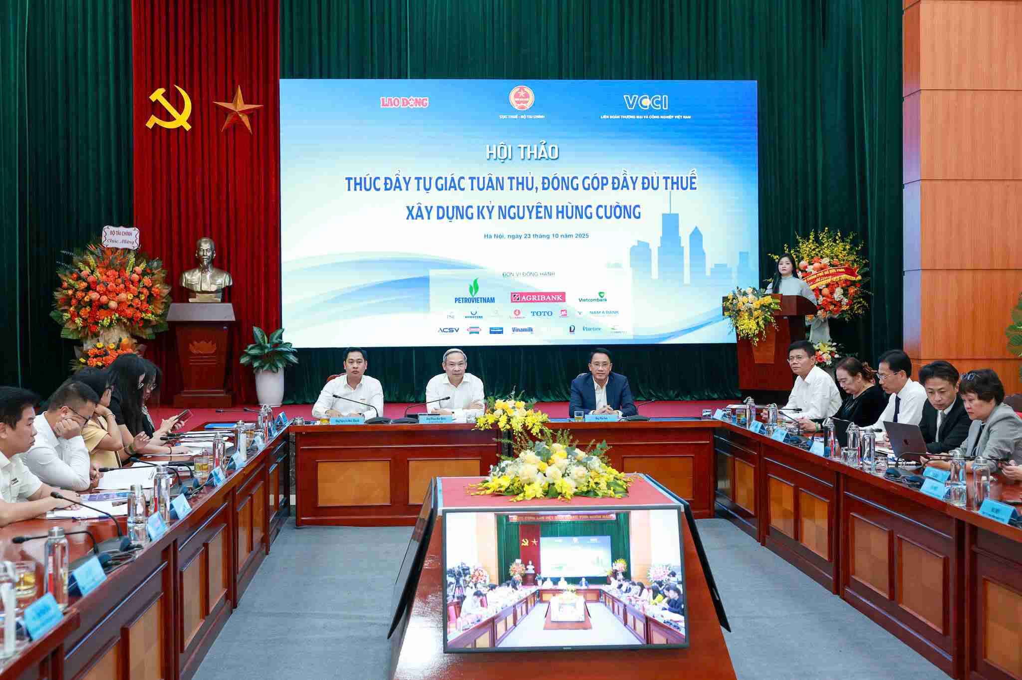 Hoi thao “Thuc day tu giac tuan thu, dong gop day du thue - Xay dung ky nguyen hung cuong“. Anh: Hai Nguyen