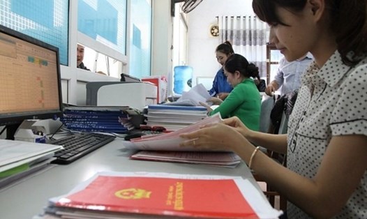Làm sổ đỏ trước 31.12.2025 để hưởng trọn quyền lợi. Ảnh: Hưng Thơ
