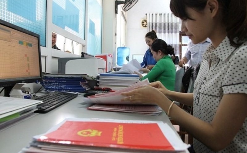 Make a red book before December 31, 2025 to enjoy full benefits. Photo: Hung Tho