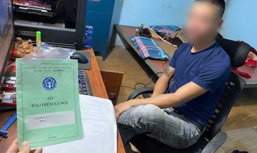 Công nhân gặp khó khăn vì không chốt được sổ bảo hiểm xã hội. Ảnh: Đức Vân