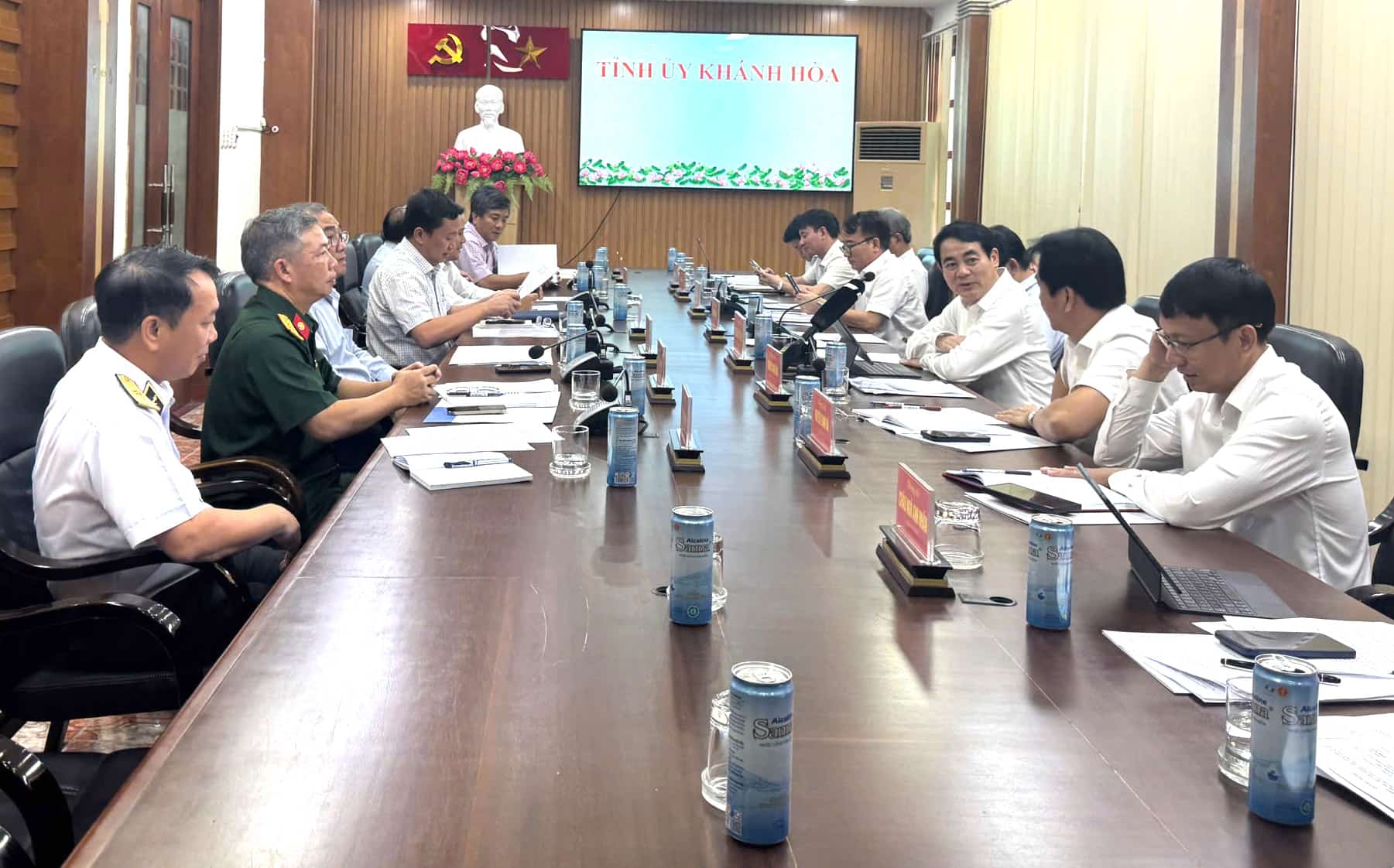 Tinh uy Khanh Hoa lam viec voi 8 truong dai hoc o Khanh Hoa. Anh: Huu Long