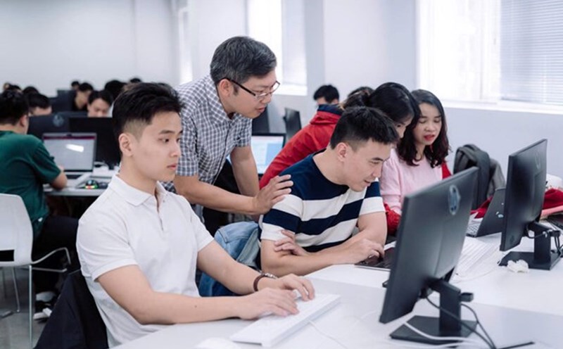 Khanh Hoa province is implementing a policy to send technology lecturers to communes and wards to support digital transformation. Photo: School of Information Technology & Communications.