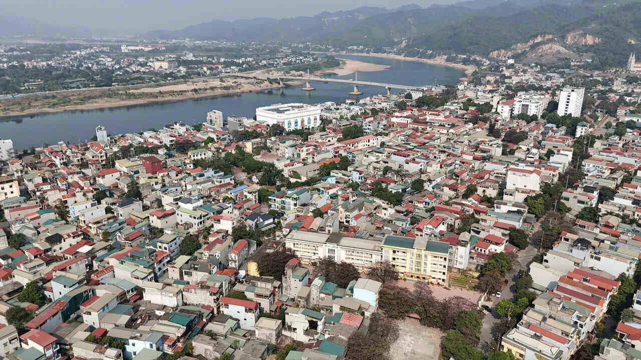 Thi truong bat dong san tai phuong Hoa Binh, tinh Phu Tho dang trong giai doan tram lang, nhieu nha dat rao ban nhung giao dich thuc te rat it. Anh: Yen San