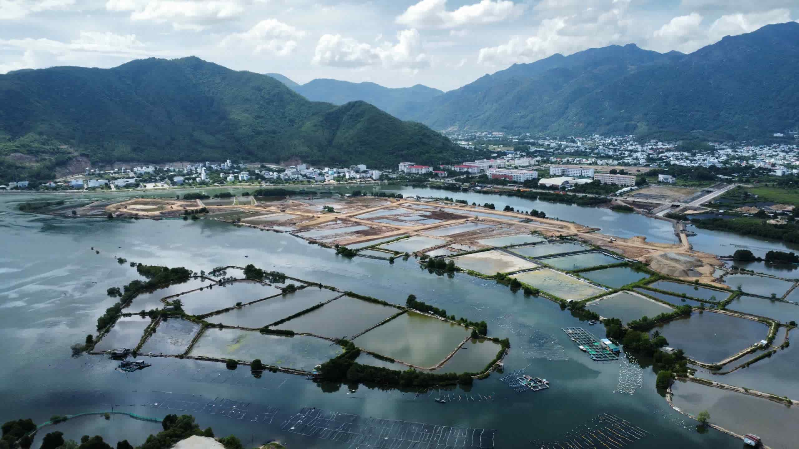 A corner of the Quan Truong River in Nha Trang. Photo: Huu Long