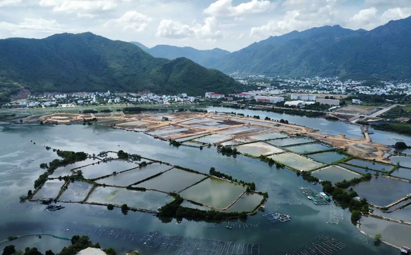 A corner of the Quan Truong River in Nha Trang. Photo: Huu Long