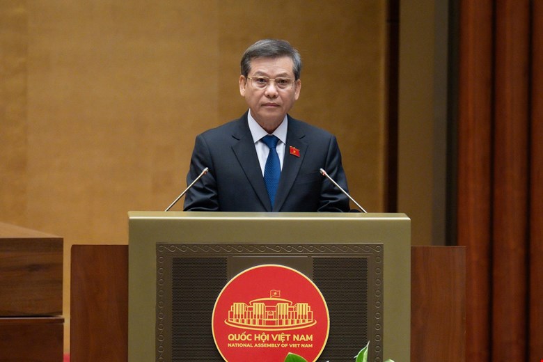 Chief Justice of the Supreme People's Court Le Minh Tri presented the draft Law on Assets (amended). Photo: Quochoi.vn