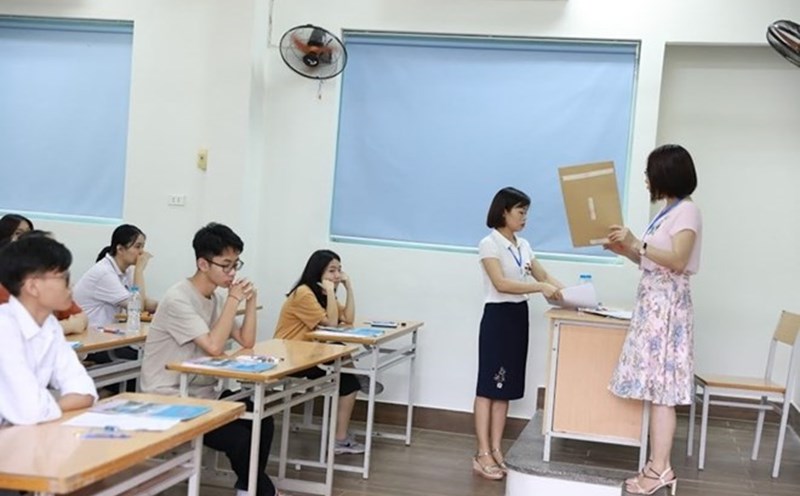 According to the draft new Circular, senior university lecturers must meet the standards of professional ethics, training and fostering qualifications, professional competence and skills. Photo: Hai Nguyen