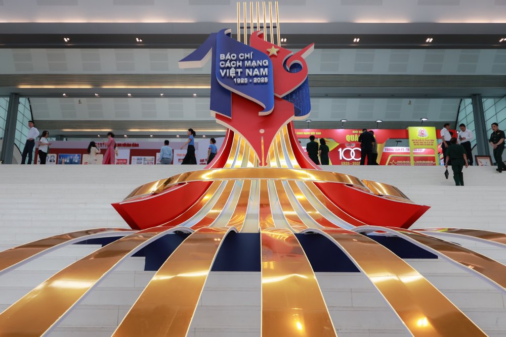 Exhibition space at the 2025 National Press Festival celebrating the 100th anniversary of the Vietnamese Revolutionary Press. Photo: Tran Vuong
