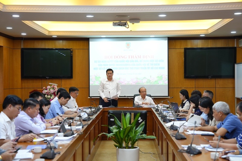 ホーチミン市の発展のための多くの具体的なメカニズムと政策に関する国会の決議プロジェクトの評価評議会。写真提供：法務省