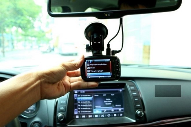 Guia para instalar una camara de trafico de automovil de forma correcta y eficaz.. Foto: Hai Nguyen