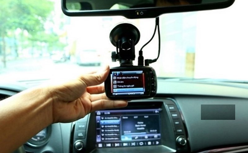 Instructions for installing car dash cams properly and effectively. . Photo: Hai Nguyen