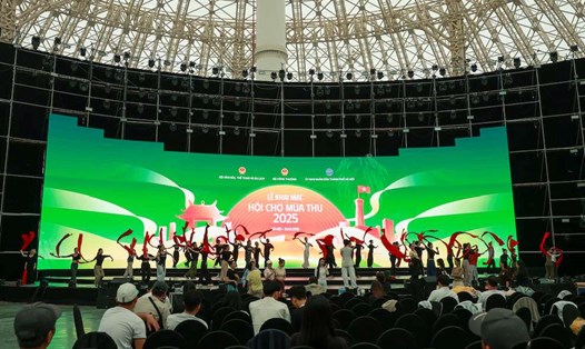 Các tiết mục văn nghệ chào mừng đang được các đoàn nghệ thuật khẩn trương tập luyện, sẵn sàng mang đến không khí sôi nổi cho ngày khai mạc. Ảnh: Hải Nguyễn