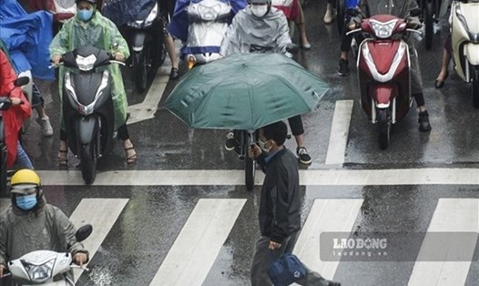 Dự báo hôm nay 23.10, Hà Nội lạnh sâu hơn, có lúc có mưa, đêm trời rét. Ảnh: Tô Thế