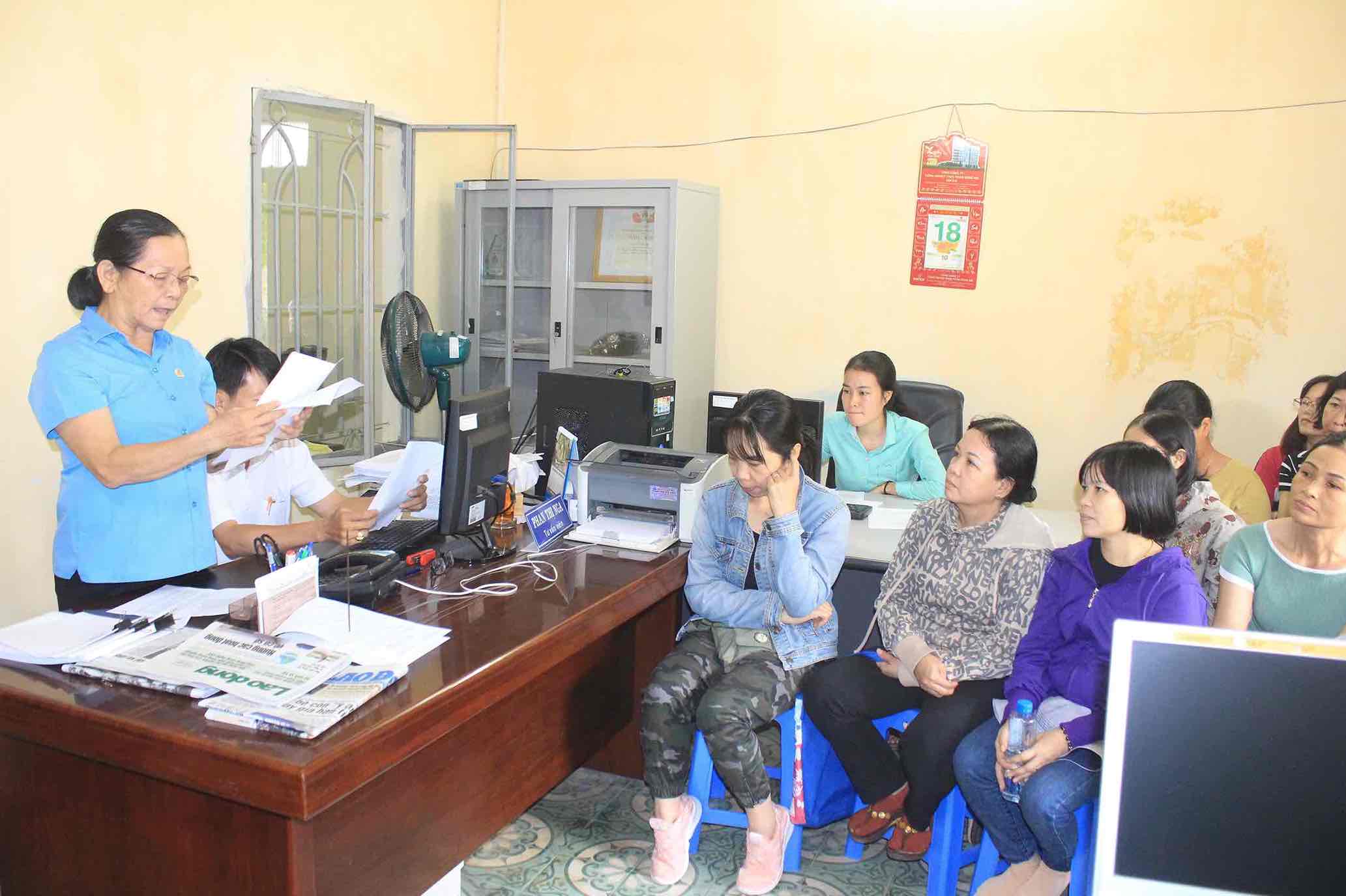 Trung tam tu van phap luat Cong doan (LDLD tinh Dong Nai) tu van, ho tro doan vien, nguoi lao dong. Anh tu lieu: HAC