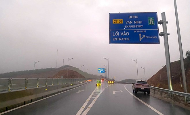 Sau phản ánh, biển chỉ dẫn vào cao tốc Bùng - Vạn Ninh được chỉnh sửa
