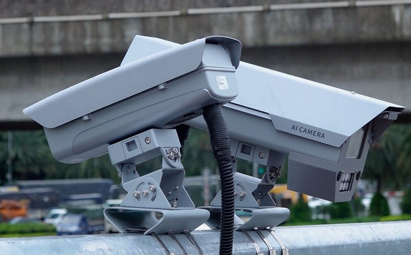 Close-up of AI cameras being installed by Hanoi Traffic Police for operation from December 2025