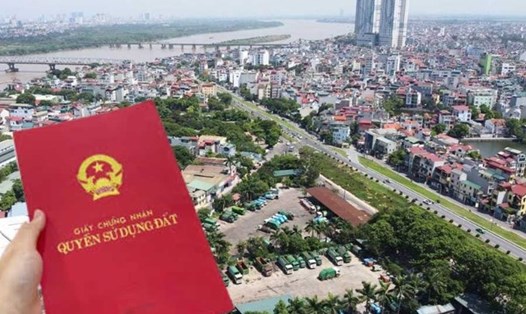 Quy định về sổ đỏ luôn được người dân rất quan tâm. Ảnh: Như Hạ