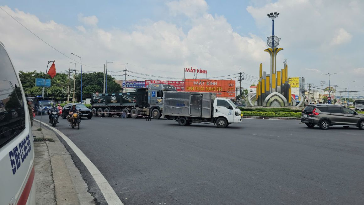 Tai nan xay ra o khu vuc vong xoay Tan Hiep. Anh: Dinh Trong