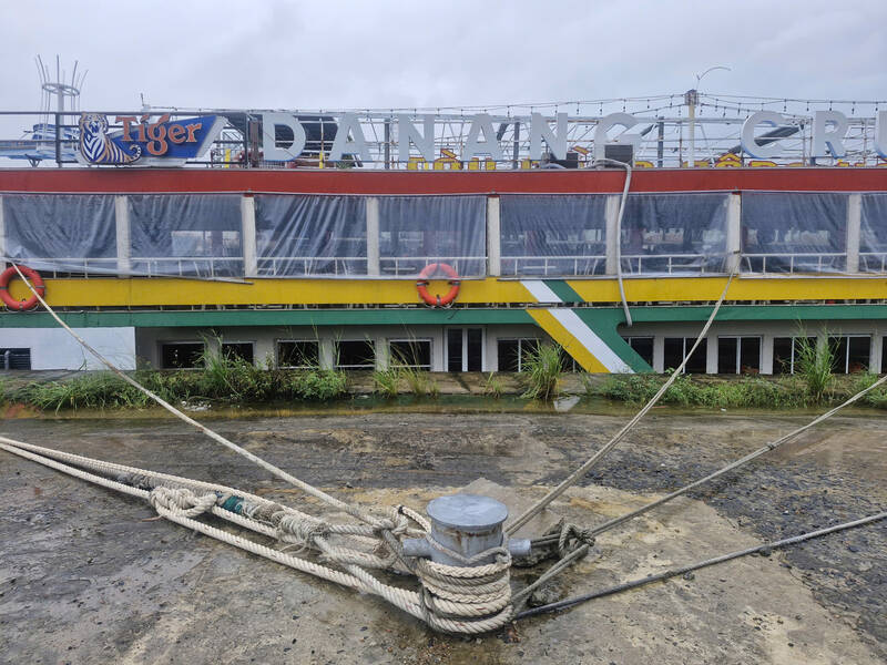 Many tourist ships are brought to anchor and anchor at K20 Inland Water Port (Da Nang). Photo: Thu Giang