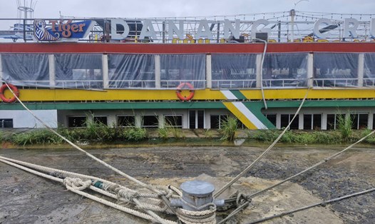 Nhiều tàu du lịch được đưa về chằng chống, neo đậu tại Bến thủy nội địa K20 (Đà Nẵng). Ảnh: Thu Giang