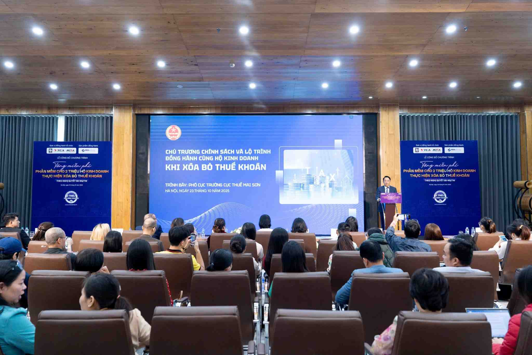 Phat bieu tai su kien, ong Mai Son – Pho Cuc truong Cuc Thue, Bo Tai chinh cam ket se tiep can, ho tro tat ca cac ho kinh doanh truoc 31.12.2025. Anh: Ban To chuc