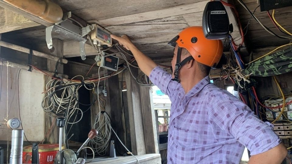 Mot tau ca bi mat tin hieu VMS cho kiem tra va sua chua thiet bi giam sat. Anh: Hoang Loc