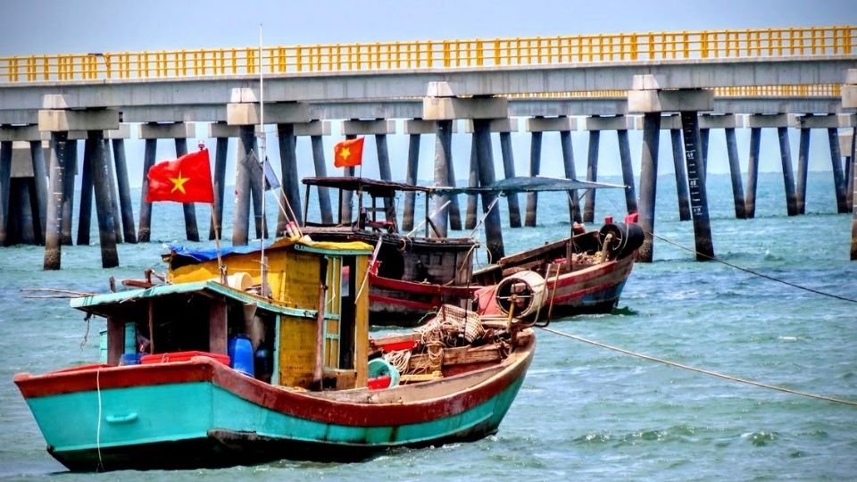 Hoat dong giam sat tau ca tai ben, dam bao an toan va ket noi VMS on dinh. Anh: Hoang Loc