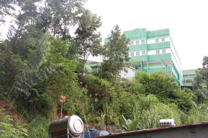 Overcoming landslides at the Northern Mountainous Hospital of Da Nang. Photo: City Military Command