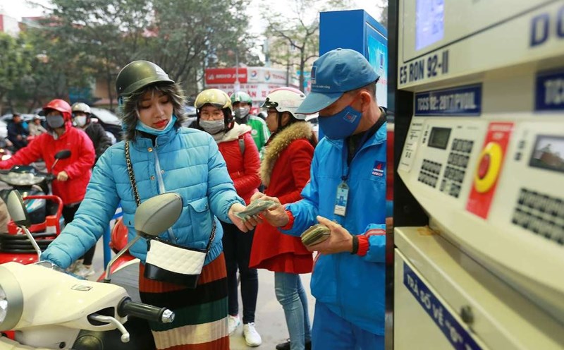 Gasoline prices have decreased simultaneously compared to the previous price management period. Photo: Hai Nguyen