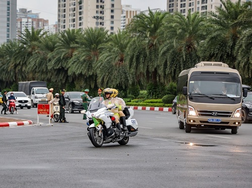 하노이 협약' 서명식 지원을 위한 원활한 교통 흐름 보장을 위한 포괄적인 훈련 사진: 민프엉