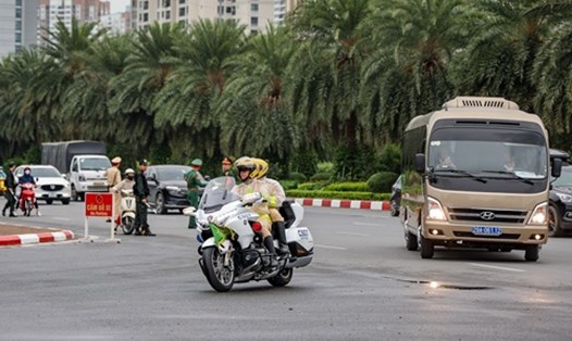 Diễn tập toàn diện bảo đảm giao thông thông suốt phục vụ Lễ mở ký “Công ước Hà Nội”. Ảnh: Minh Phương