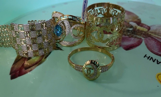 Evidence seized during the inspection of gold and jewelry businesses. Photo: Provided by the police