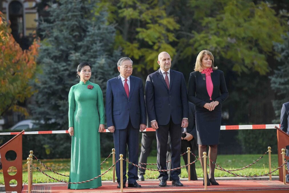President of the Republic of Bulgaria Rumen Radev and his wife presided over the welcoming ceremony for General Secretary To Lam and his wife. Photo: International Newspaper/Ministry of Foreign Affairs