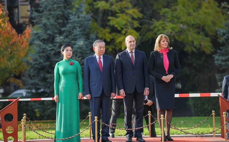 President of the Republic of Bulgaria Rumen Radev and his wife presided over the welcoming ceremony for General Secretary To Lam and his wife. Photo: International Newspaper/Ministry of Foreign Affairs