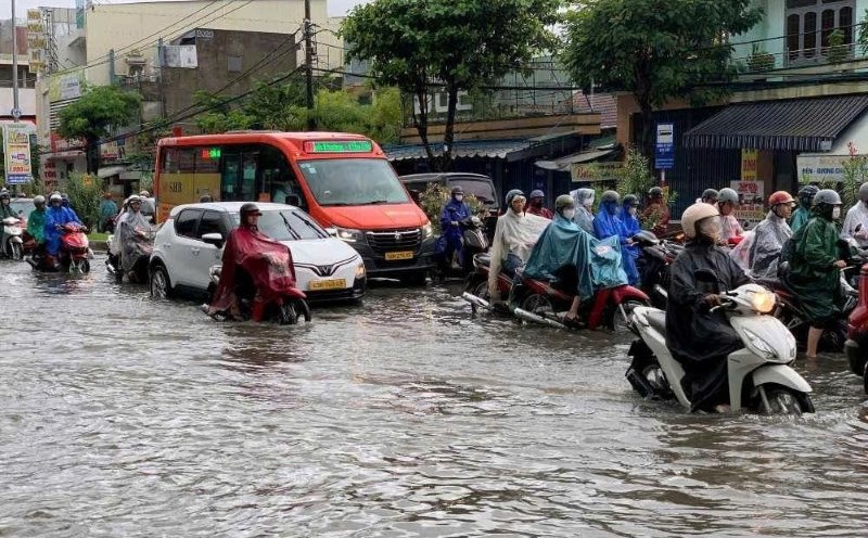 The government and people of Da Nang proactively respond to the risk of flooding and landslides during the rainy and stormy season. Photo: Truong An